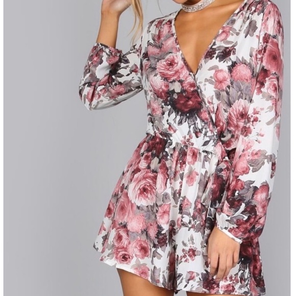 Gathered Floral Flowy Shorts Romper - Picture 2 of 6